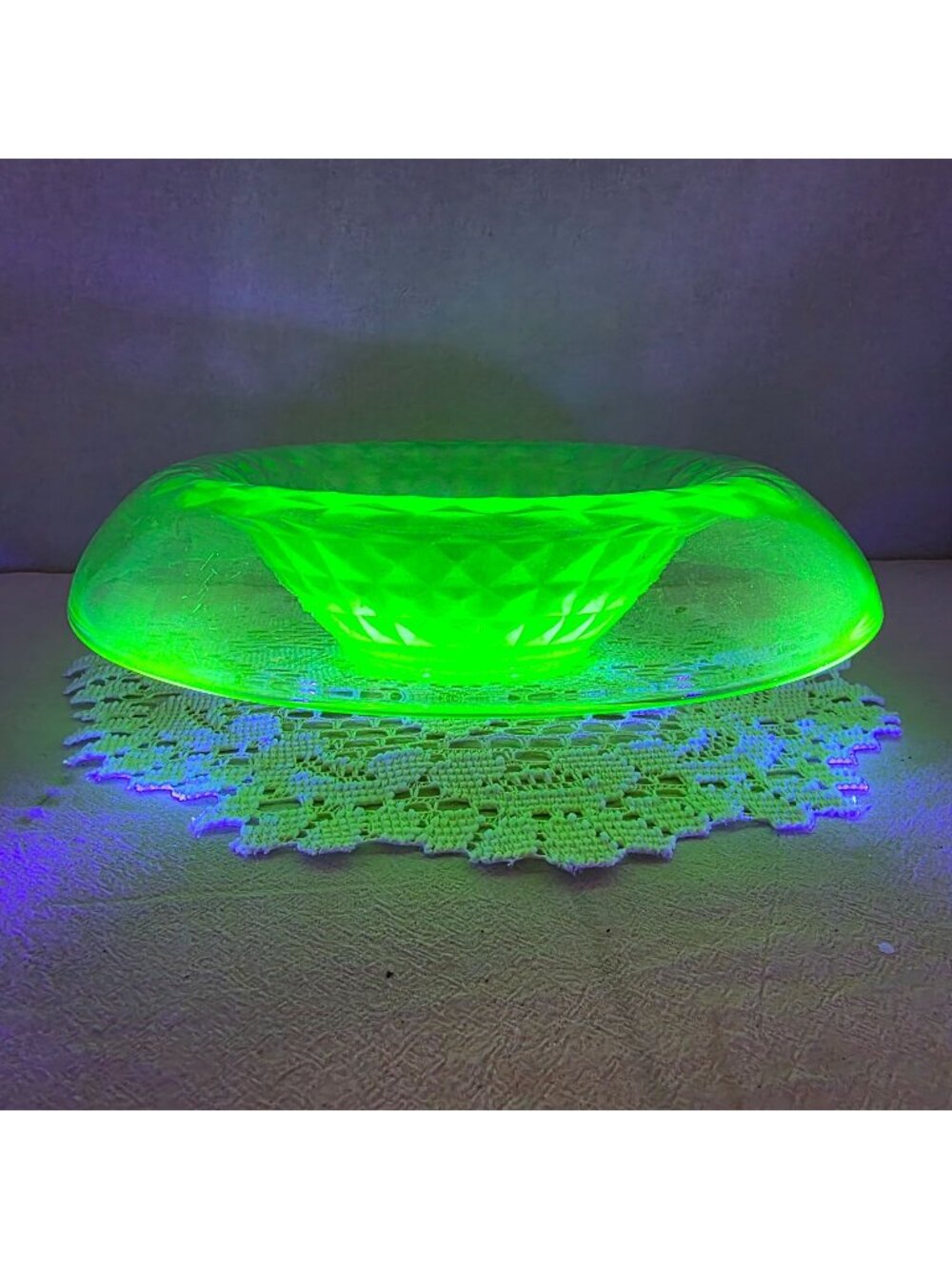 ✨ Vintage Uranium Glass Console Bowl – Glowing Green Centerpiece
